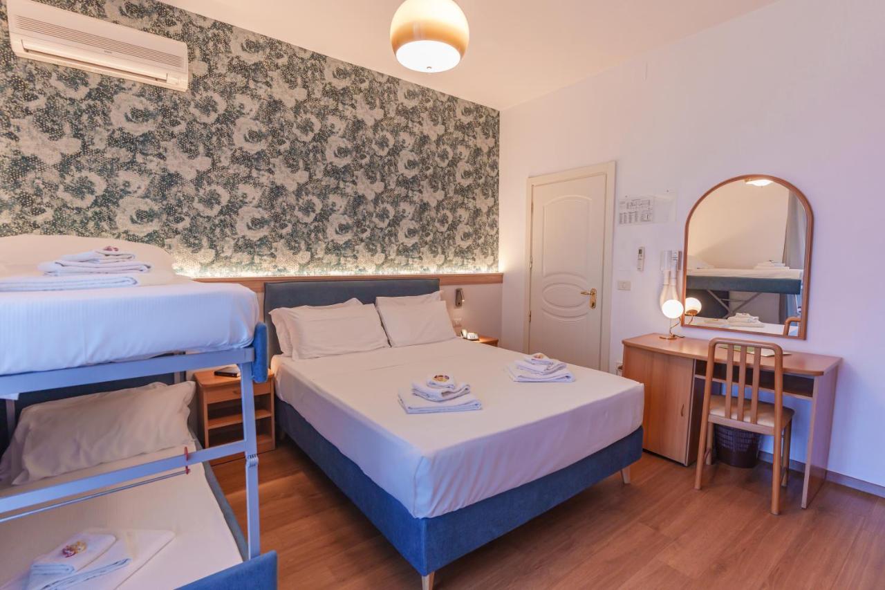 Hotel Tritone Senigallia Luaran gambar