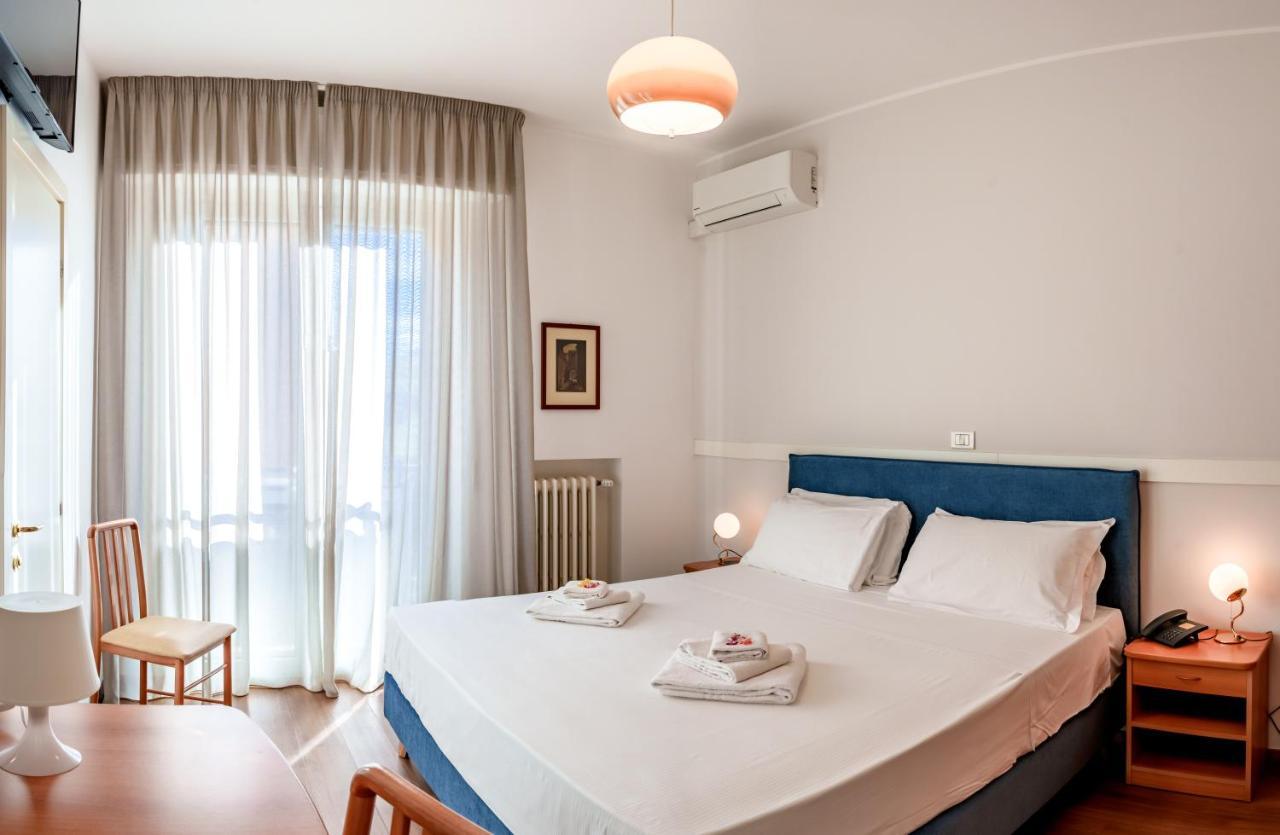 Hotel Tritone Senigallia Luaran gambar